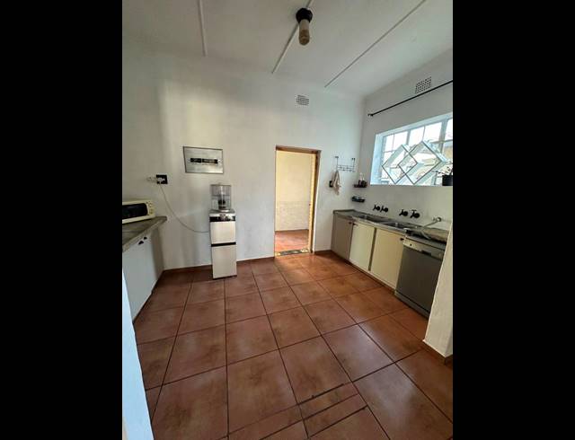 6 BEDROOM HOUSE FOR SALE IN SELECTION PARK